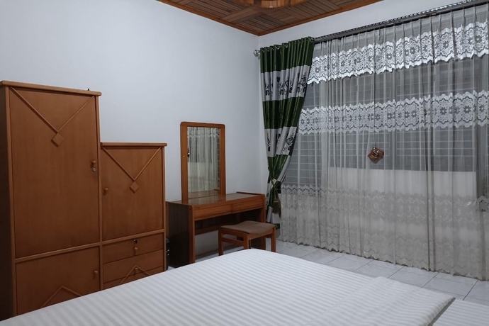 Imagen de la habitación del Hotel OYO 93706 Penginapan Syariah Hj. Kenan, Bungo Koto Tuo. Foto 9