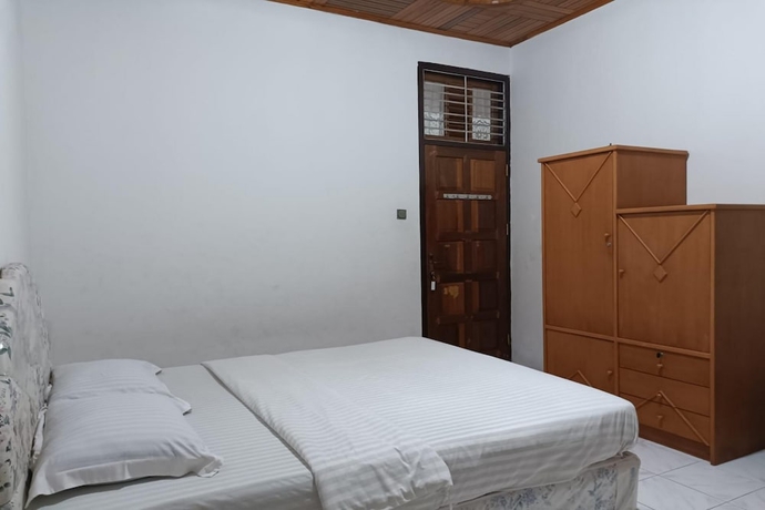 Imagen de la habitación del Hotel OYO 93706 Penginapan Syariah Hj. Kenan, Bungo Koto Tuo. Foto 10