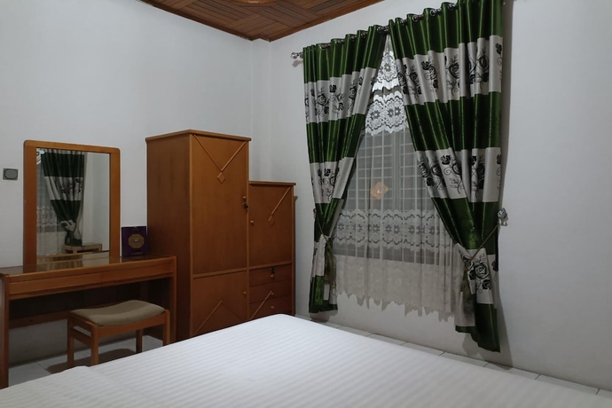 Imagen de la habitación del Hotel OYO 93706 Penginapan Syariah Hj. Kenan, Bungo Koto Tuo. Foto 12
