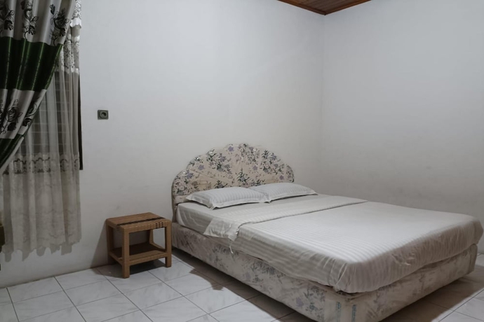 Imagen de la habitación del Hotel OYO 93706 Penginapan Syariah Hj. Kenan, Bungo Koto Tuo. Foto 15
