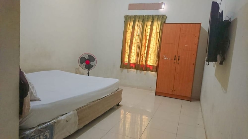 Imagen de la habitación del Hotel OYO 93714 Guest House Gembul Syariah. Foto 4