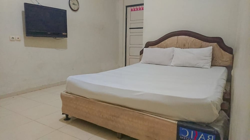 Imagen de la habitación del Hotel OYO 93714 Guest House Gembul Syariah. Foto 6