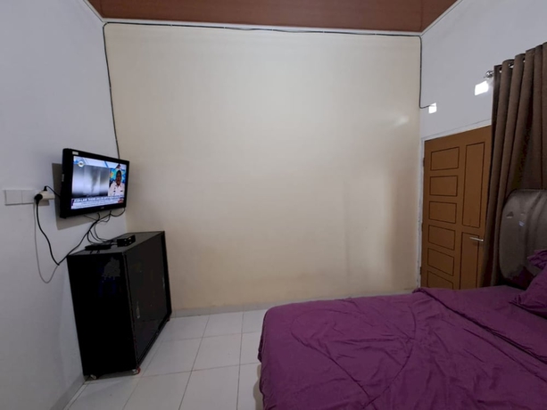 Imagen de la habitación del Hotel OYO 93714 Guest House Gembul Syariah. Foto 8