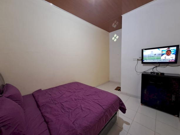 Imagen de la habitación del Hotel OYO 93714 Guest House Gembul Syariah. Foto 9