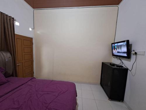Imagen de la habitación del Hotel OYO 93714 Guest House Gembul Syariah. Foto 20