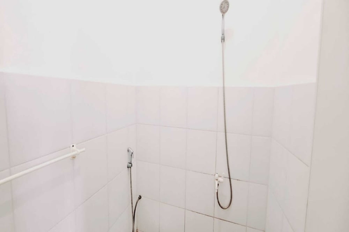 Imagen de la habitación del Hotel OYO 93722 Shannhay Guest House Syariah. Foto 12