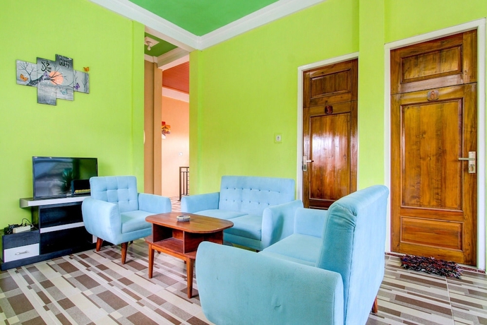 Imagen de los interiores del Hotel OYO 93736 Homestay Joglo Dephis Syariah. Foto 18