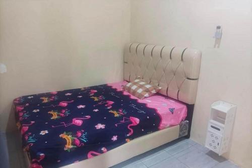 Imagen de la habitación del Hotel OYO 93741 Ayna Kost Syariah. Foto 19