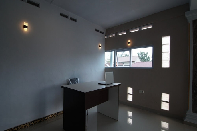 Imagen de los interiores del Hotel OYO 93745 Penginapan Naya Rita. Foto 13