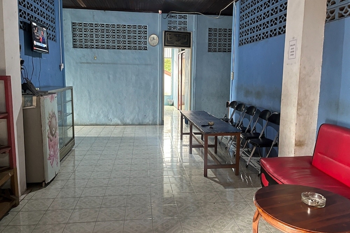 Imagen de los interiores del Hotel OYO 93745 Penginapan Naya Rita. Foto 15
