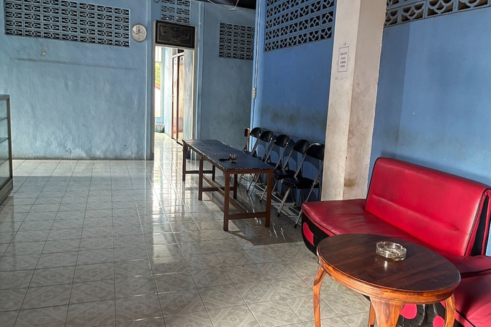 Imagen de los interiores del Hotel OYO 93745 Penginapan Naya Rita. Foto 18