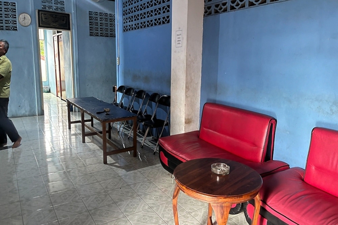 Imagen de los interiores del Hotel OYO 93745 Penginapan Naya Rita. Foto 19
