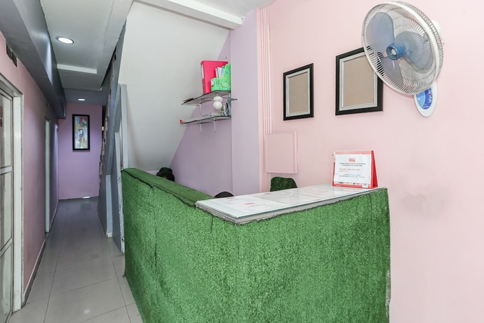 Imagen de los interiores del Hotel OYO 93772 Iconiq Rooms. Foto 15