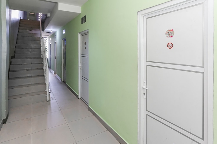 Imagen de los interiores del Hotel OYO 93772 Iconiq Rooms. Foto 18
