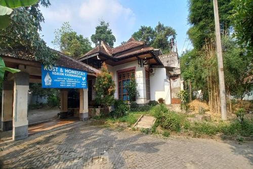 Imagen general del Hotel OYO 94009 Homestay Ndalem Kademangan. Foto 6