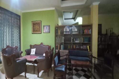Imagen general del Hotel OYO 94009 Homestay Ndalem Kademangan. Foto 8