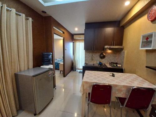 Imagen de la habitación del Hotel OYO 94052 Apartement Gateway Cicadas by Guling Property. Foto 19