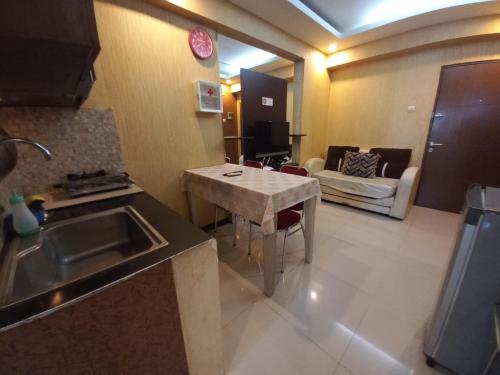 Imagen general del Hotel OYO 94052 Apartement Gateway Cicadas by Guling Property. Foto 10