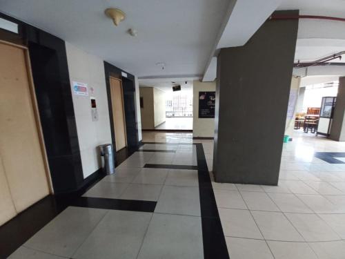 Imagen general del Hotel OYO 94052 Apartement Gateway Cicadas by Guling Property. Foto 12