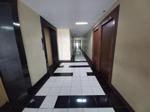 Imagen general del Hotel OYO 94052 Apartement Gateway Cicadas by Guling Property. Foto 16