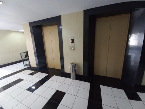 Imagen general del Hotel OYO 94052 Apartement Gateway Cicadas by Guling Property. Foto 18