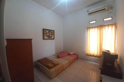 Imagen de la habitación del Hotel OYO 94102 Kuningan Guest House Syariah. Foto 19