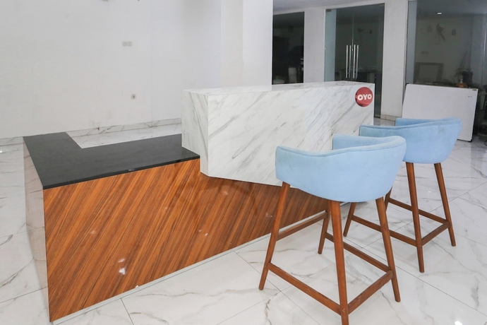 Imagen de los interiores del Hotel OYO 94117 Mr Rooms Appartement Mutiara. Foto 14