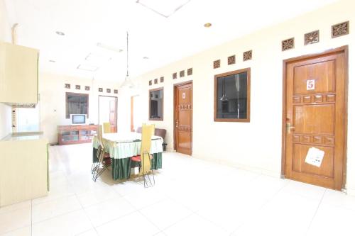 Imagen general del Hotel OYO 94120 Penginapan Viki Syariah. Foto 13