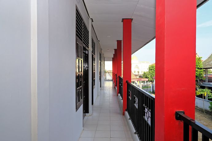 Imagen de los exteriores del Hotel OYO 950 Steze Kost Syariah. Foto 13