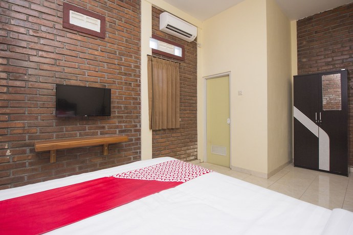 Imagen de la habitación del Hotel OYO 952 Annisa Syariah Guest House. Foto 10
