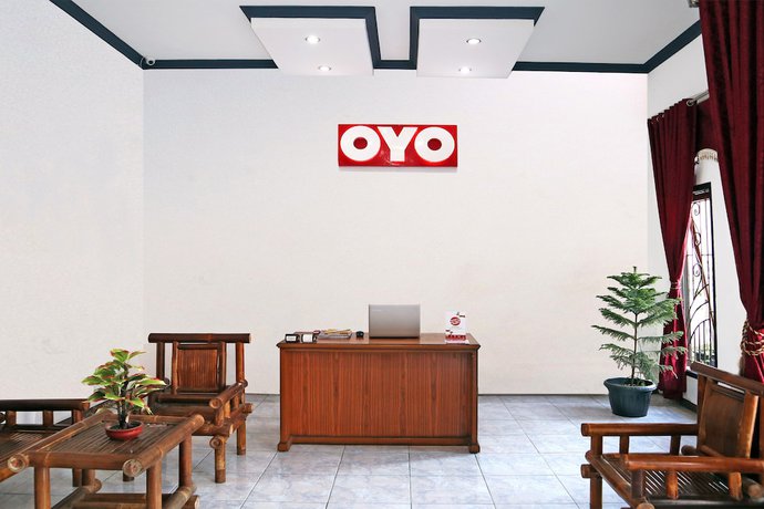 Imagen de los interiores del Hotel OYO 956 Penginapan Eby. Foto 16
