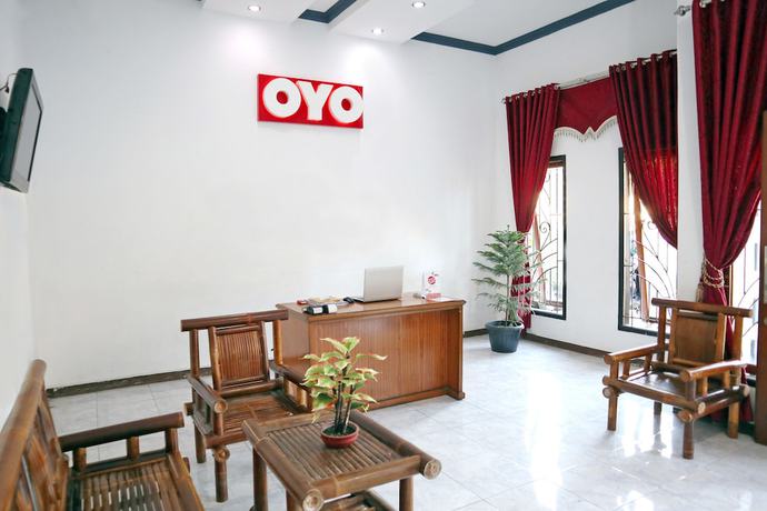 Imagen de los interiores del Hotel OYO 956 Penginapan Eby. Foto 19