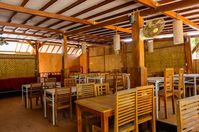 Imagen del bar/restaurante del Hotel OYO 997 Ocean 2 Bungalows. Foto 5