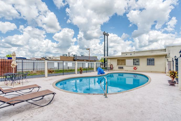 Imagen de la piscina del Hotel OYO Alexandria LA - Hwy 165. Foto 19