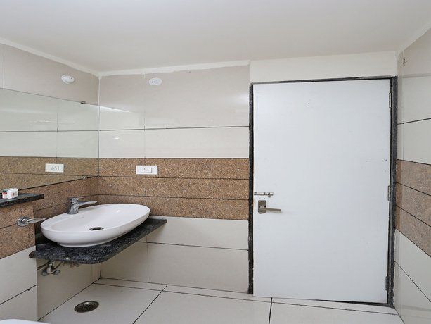 Imagen de la habitación del Hotel OYO BHO034 Ashirwad Regency. Foto 13