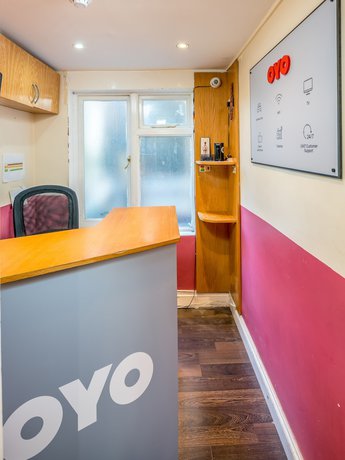Imagen de los interiores del Hotel OYO Bakers London Victoria. Foto 18