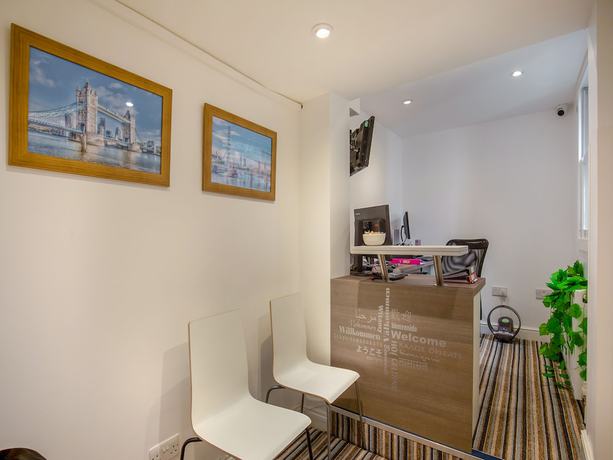 Imagen de los interiores del Hotel OYO Bakers London Victoria. Foto 19