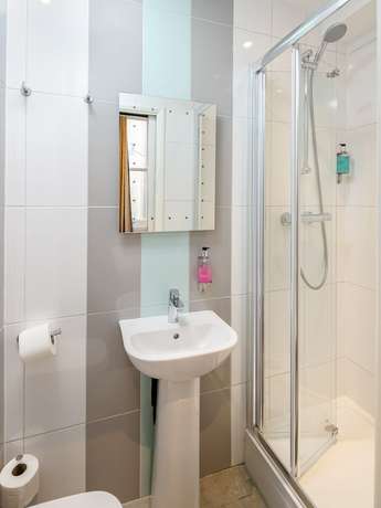 Imagen de la habitación del Hotel OYO Bakers London Victoria. Foto 17