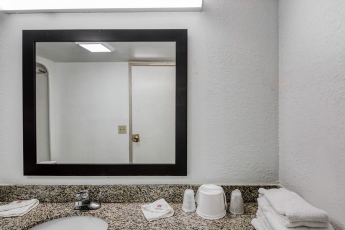Imagen de la habitación del Hotel OYO Baton Rouge East I-12 Louisiana. Foto 17