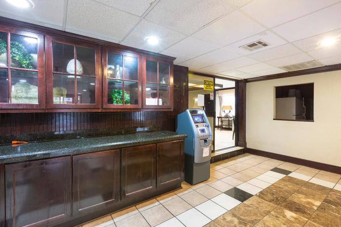Imagen de los interiores del Hotel OYO Baton Rouge Mid City. Foto 12
