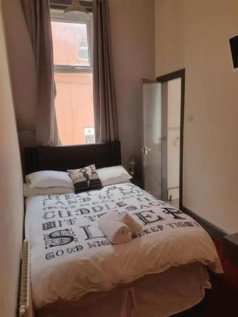 Imagen de la habitación del Hotel OYO Binglea. Foto 2