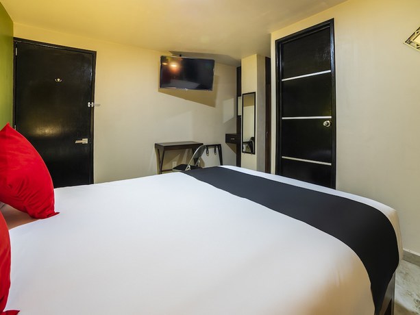 Imagen de la habitación del Hotel OYO Boutique Las Campanas. Foto 16
