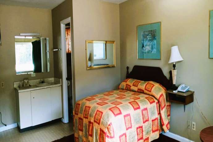Imagen de la habitación del Hotel OYO Calhoun, GA I-75. Foto 10
