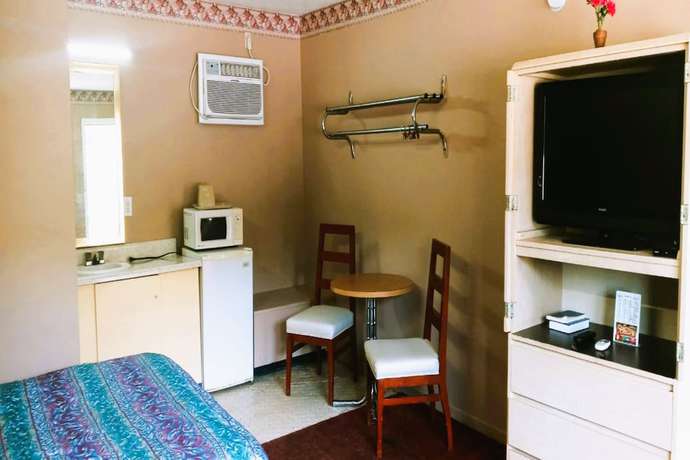 Imagen de la habitación del Hotel OYO Calhoun, GA I-75. Foto 12