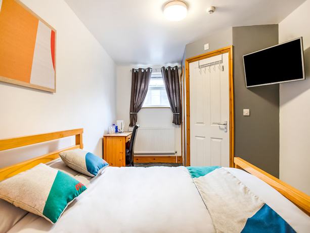 Imagen de la habitación del Hotel OYO Clamart. Foto 4