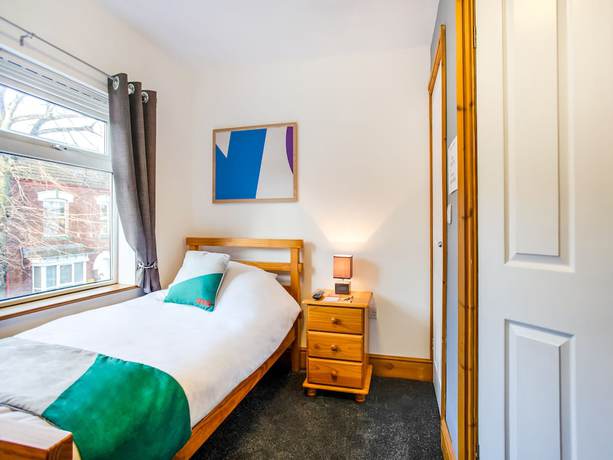 Imagen de la habitación del Hotel OYO Clamart. Foto 9