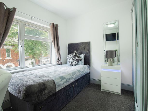 Imagen de la habitación del Hotel OYO Clamart. Foto 10