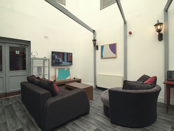 Imagen de los interiores del Hotel OYO Clamart. Foto 19