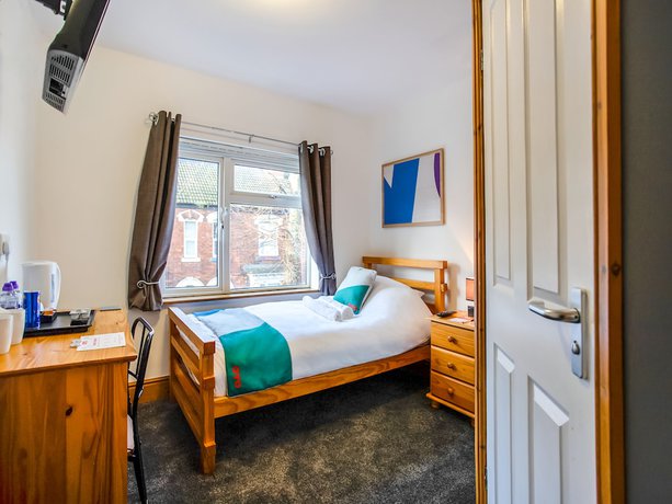 Imagen de la habitación del Hotel OYO Clamart. Foto 12