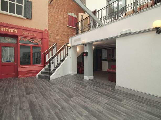 Imagen de los interiores del Hotel OYO Clamart. Foto 20